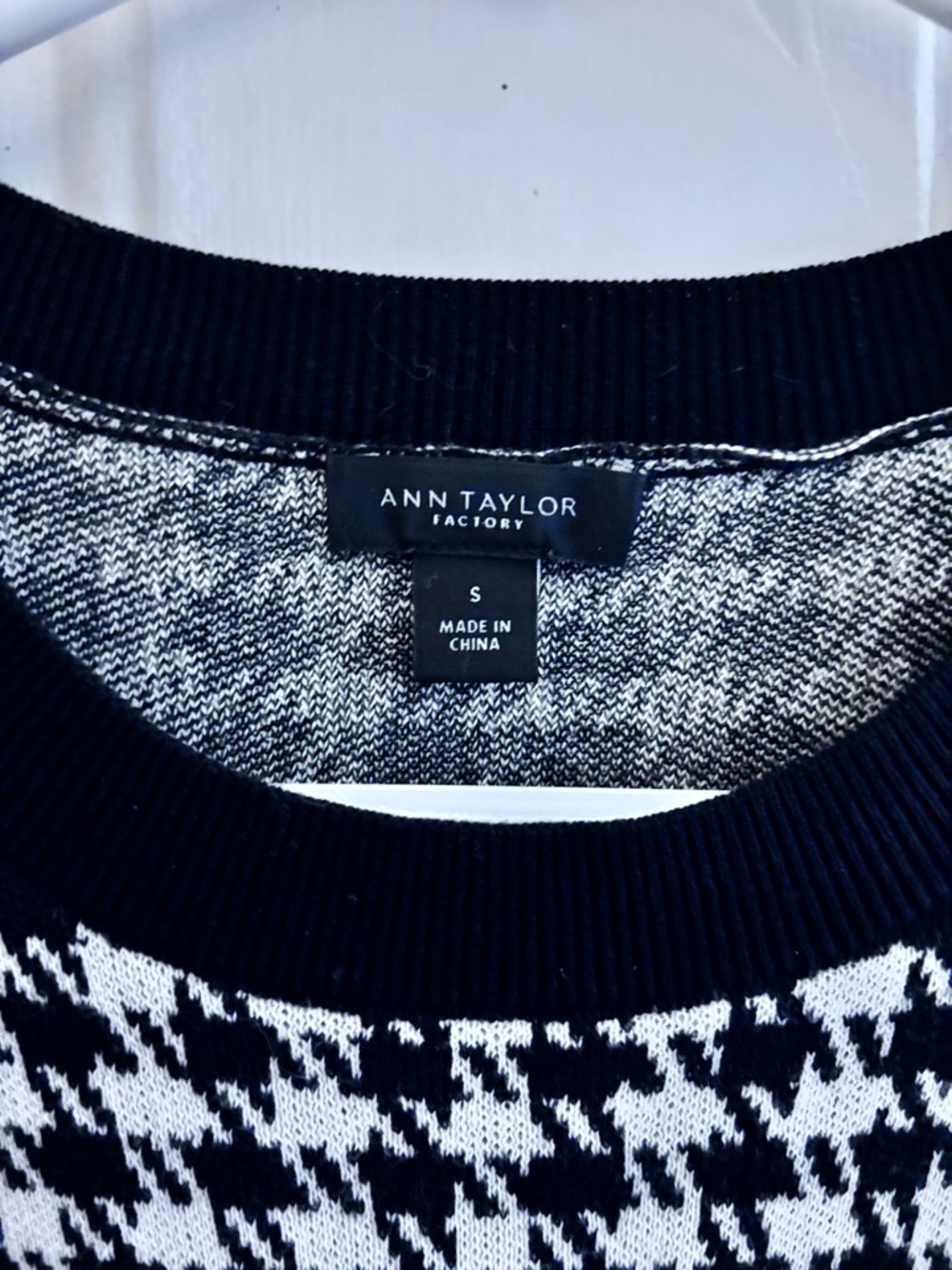 Ann Taylor Black & White Houndstooth Scoop Neck Short Sleeve Sweater - Picture 7 of 7